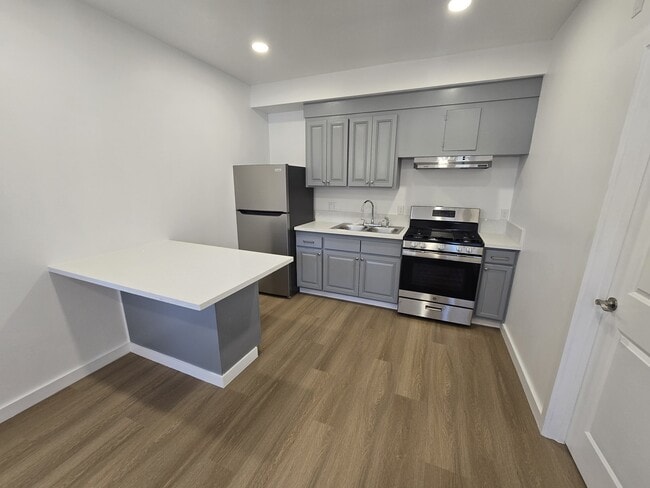 Building Photo - 7722 Zelzah Ave Rental