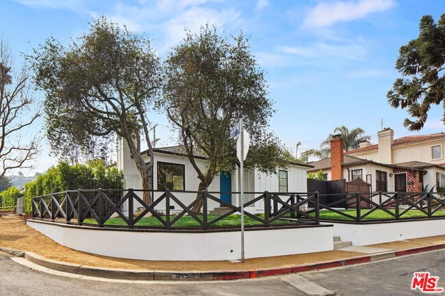 Building Photo - 4130 Verdugo View Dr