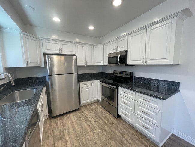 Kitchen - 718 N Guadalupe Ave Unit 4