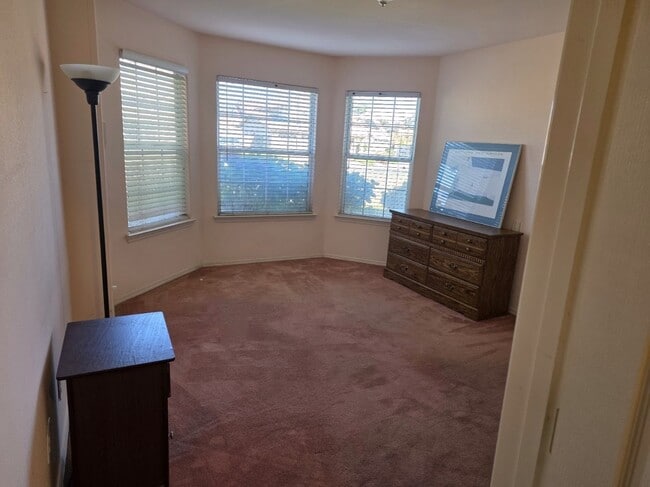 Photo - 746 Meridian Ct