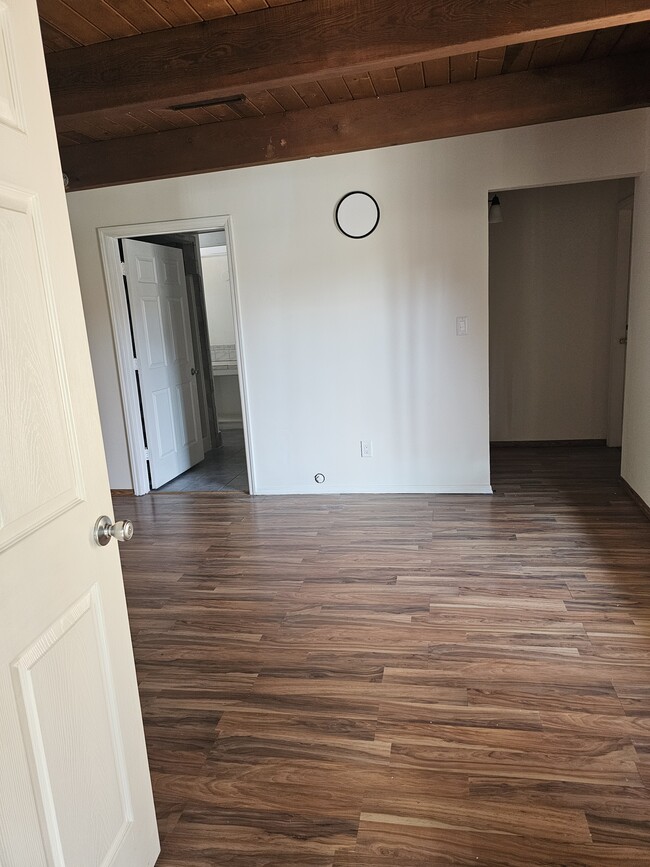 Building Photo - 6323 Lindley Ave Rental