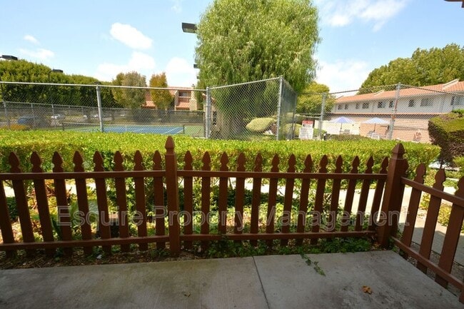 Photo - 564 Rosewood Ave