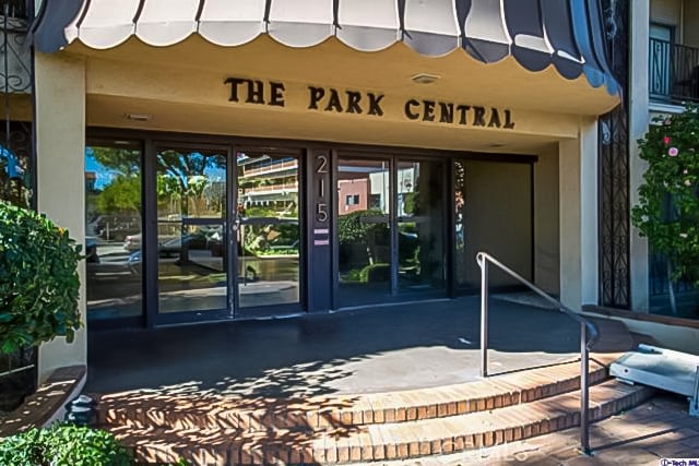 Building Photo - 215 N Kenwood St Unit 201