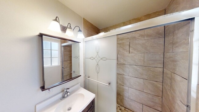Photo - 560 W Ave L Unit B