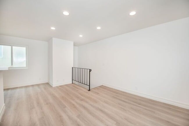 Photo - Downtown HB Remodled unit - 2 blocks from the sand