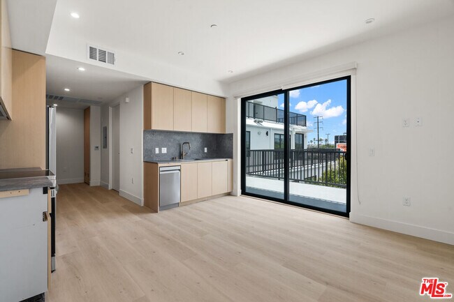 Photo - 1808 Lincoln Blvd Unit 405