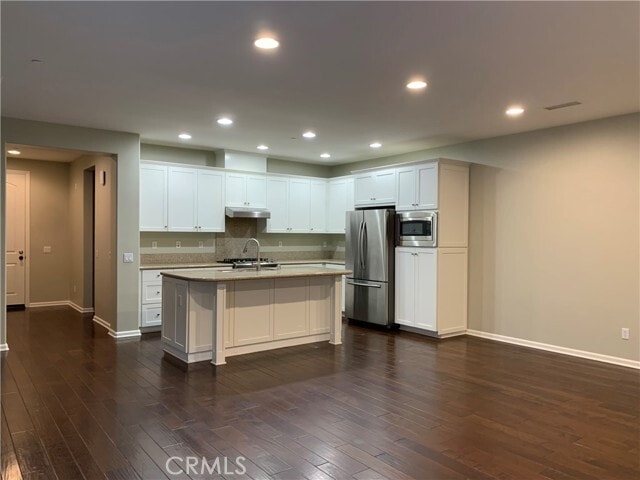 Building Photo - 79 City Stroll