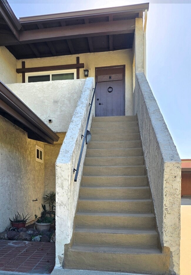 Staircase and front deck - 317 N Nicholson Ave Unit H