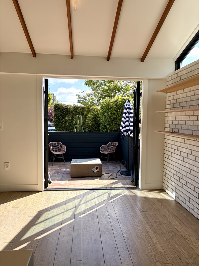 Photo - 3159 Hutchison Ave
