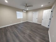 Photo - 410 N 5th St