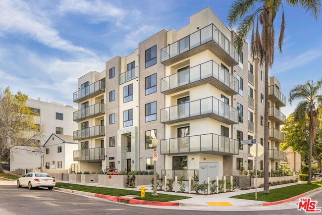 Building Photo - 2361 Fox Hills Dr Unit 502