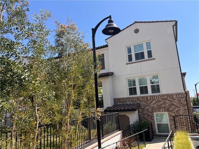 Building Photo - 9831 La Serna Dr