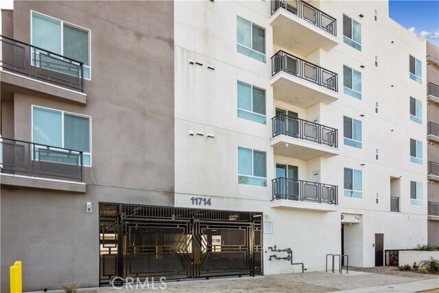 Photo - 11714 Archwood St Unit 406