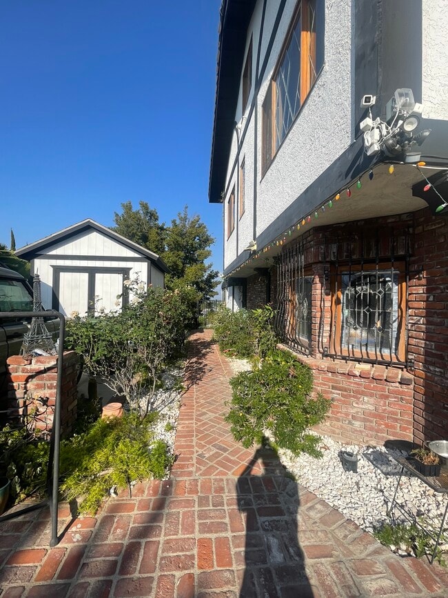 Photo - 19124 Clymer St