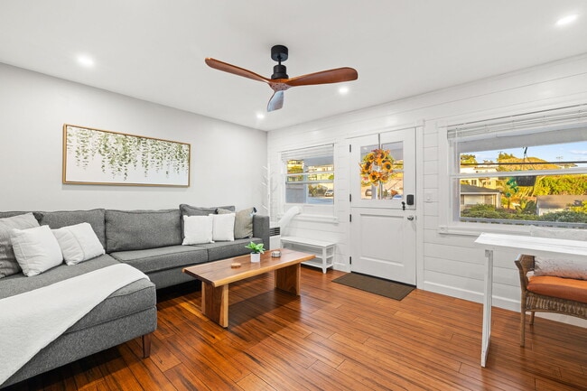 Photo - 1326 Dorcas St