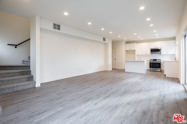 Photo - 4806 Elmwood Ave