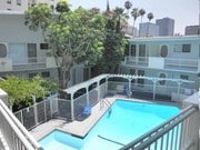 Pool/Courtyard - Catalina Tropics Apartments