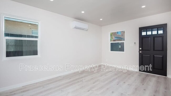 Photo - 112 E 5th St