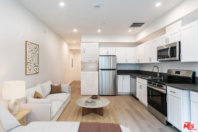Building Photo - 1227 N Berendo St Unit #203 Rental