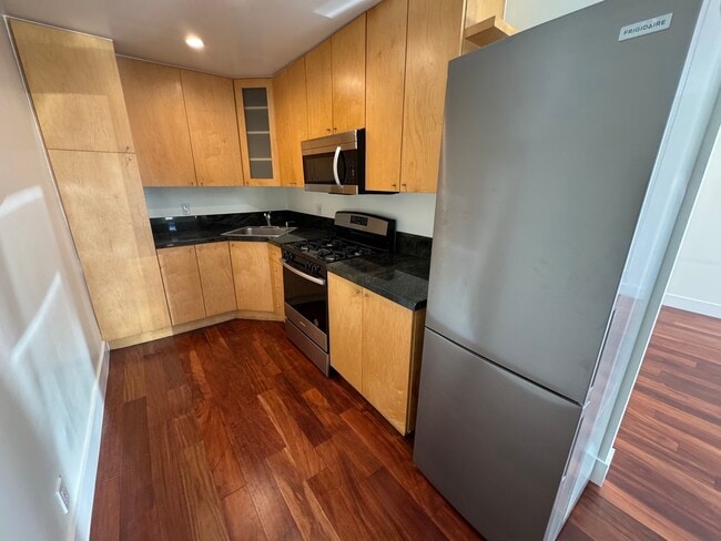 Photo - 1426 Main St Unit B