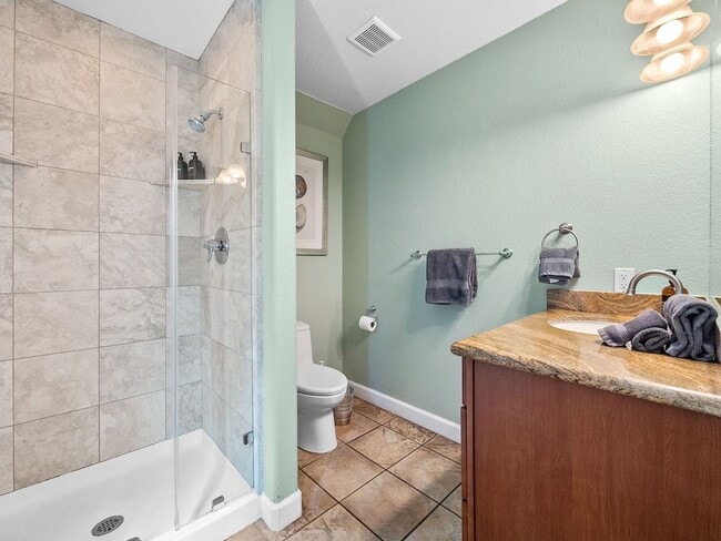 Photo - 750 Yarmouth Ct