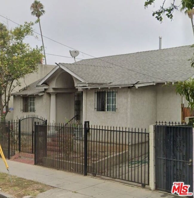 Building Photo - 5061 Fountain Ave