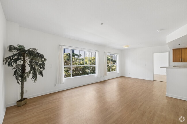 Interior Photo - 939 Palm Avenue