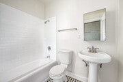 Studio - 430SF - Bathroom - Kenmore Park