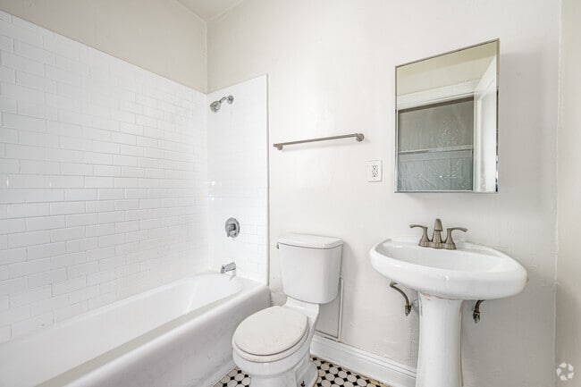 Studio - 430SF - Bathroom - Kenmore Park