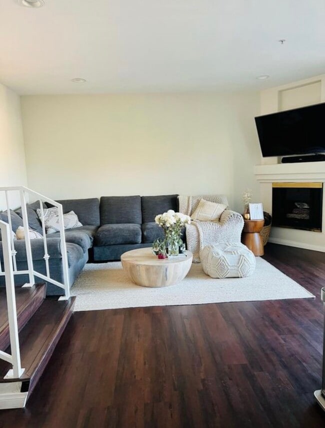 Building Photo - 7120 La Tijera Blvd Unit A102