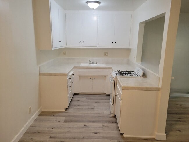Photo - 10917 Blix St