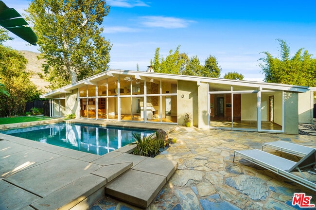 Photo - 30725 Manzano Dr