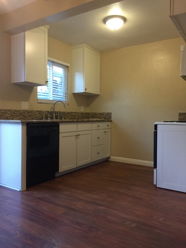 Building Photo - 10676 Walnut St Unit 10676