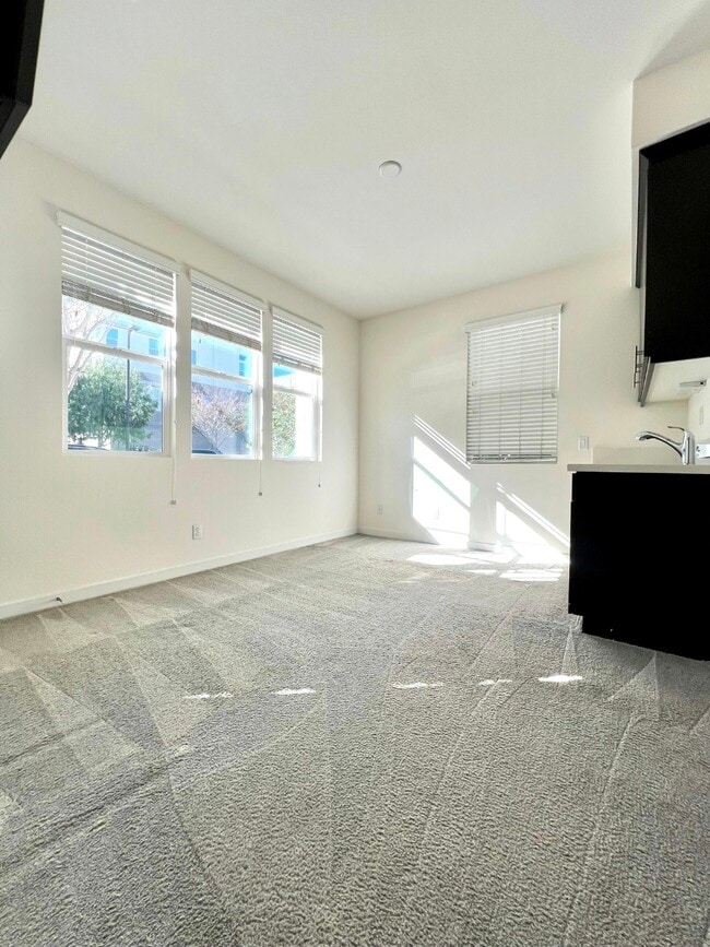 Building Photo - 2022 Tango Loop Unit 2