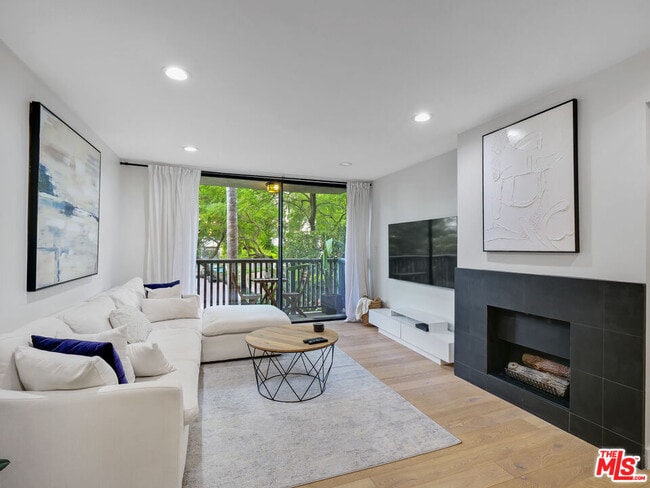 Building Photo - 1134 Alta Loma Rd Unit 203