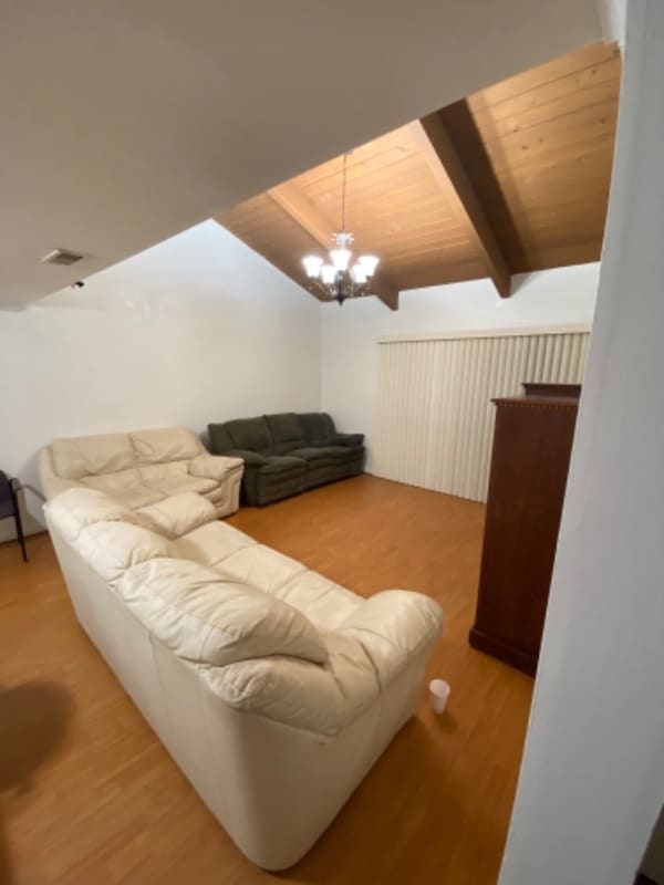 Photo - 10331 Lindley Ave