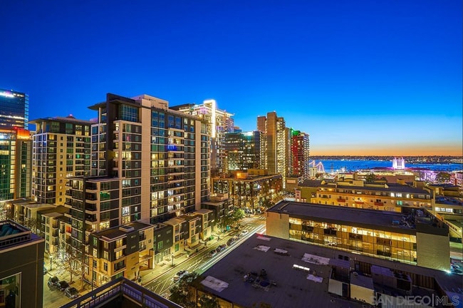 Photo - Sweeping Bay and City View 2 Bed / 2 Ba in... Unit 1003