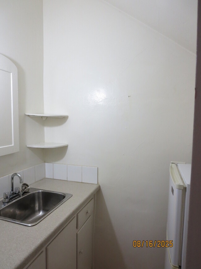 kitchenette - 5648 W 6th St