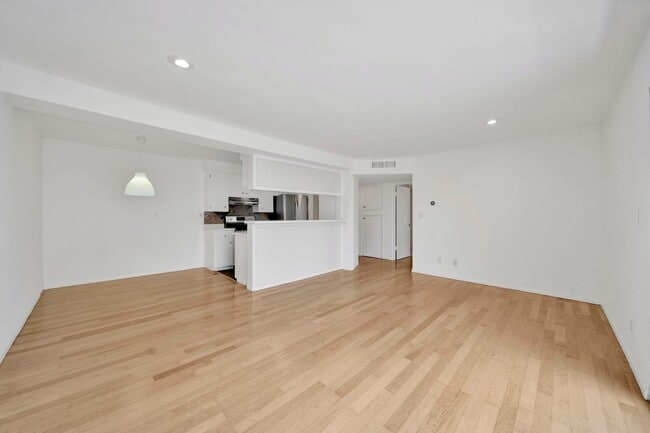 Photo - 7767 Hollywood Blvd Unit 203