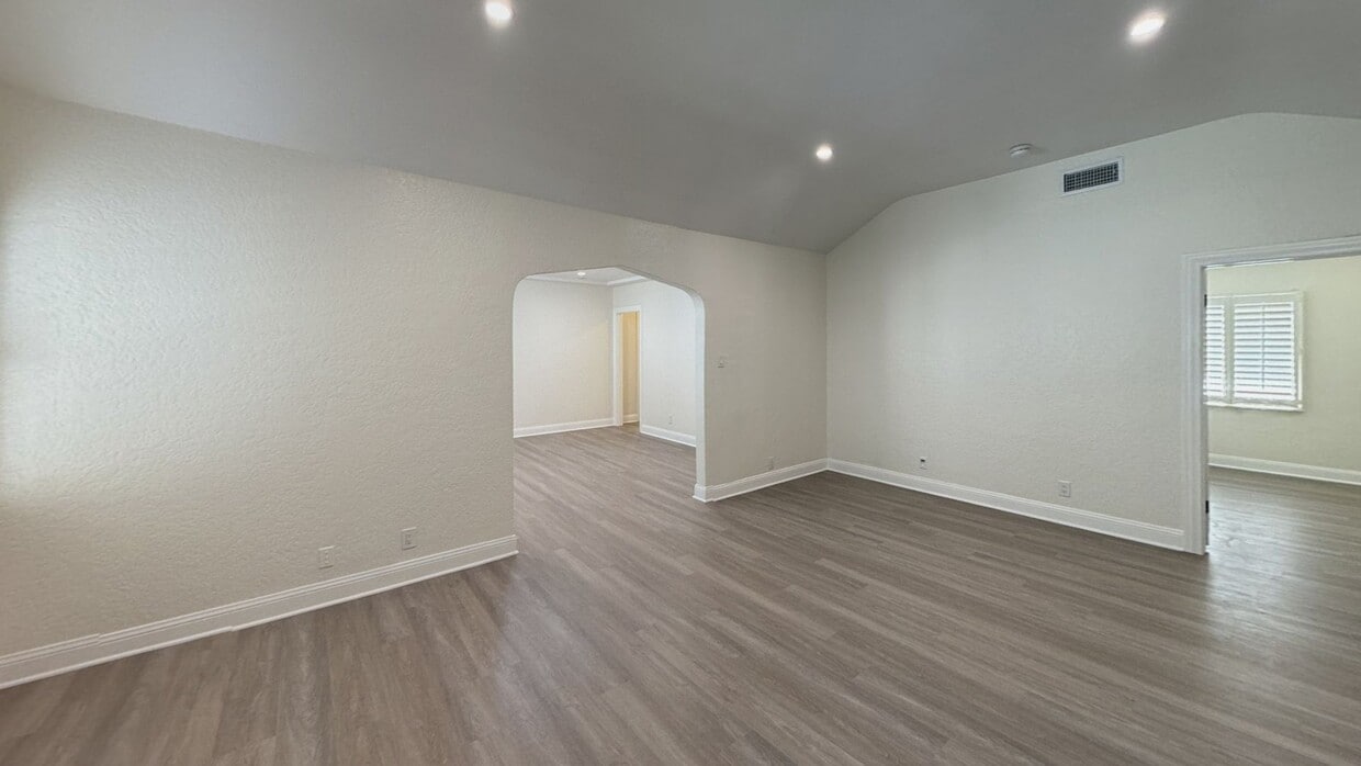 3D Tour - 4360 Kraft Ave