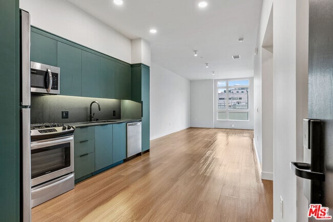 Building Photo - 10601 Washington Blvd Unit 611 Rental
