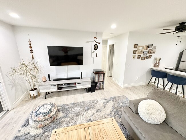 Photo - 2362 Hosp Way Unit 136