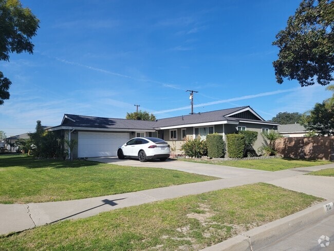 Building Photo - 713 S Meade Ave Rental
