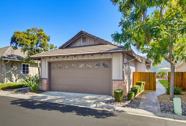 Building Photo - Beautifully Maintained 2 Bed / 2 Bath Home in Gated West Village Community