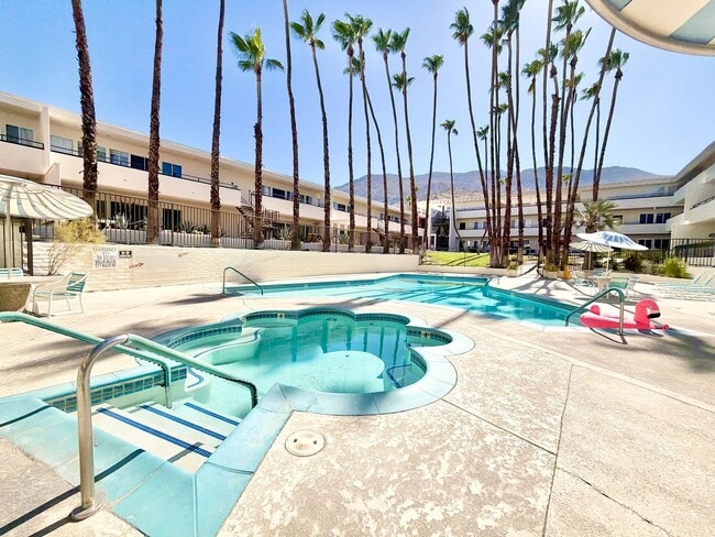 Building Photo - AVAILABLE NOW!! Studio - 1 Bathroom Condo near Downtown Palm Springs! Unit 125