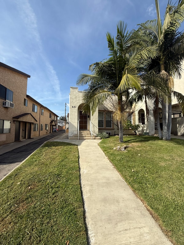 Building Photo - 631 E Cypress Ave