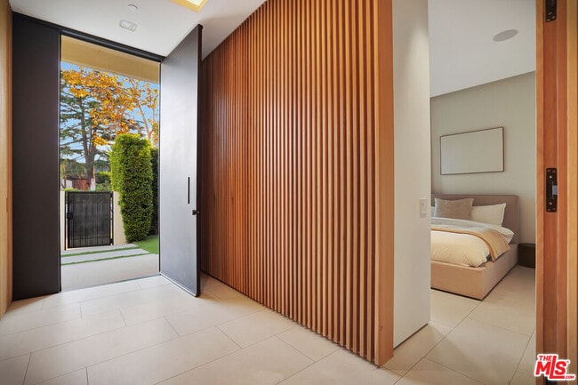 Photo - 6687 Colgate Ave