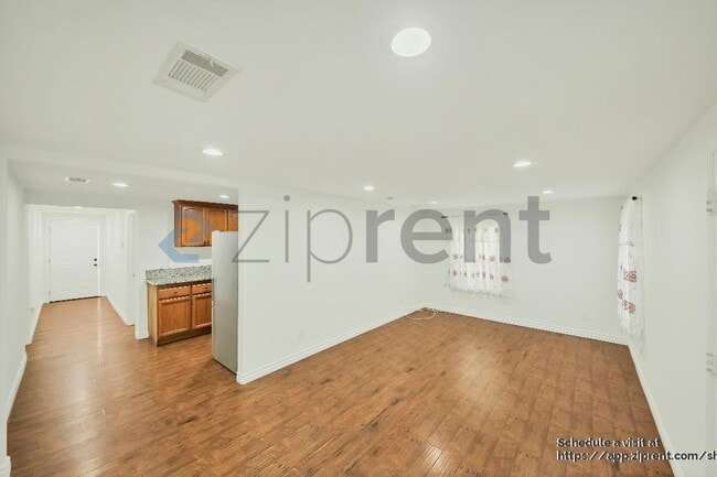 Photo - 7936 Alder Ave