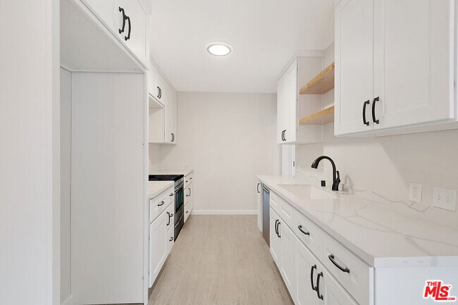 Photo - 1750 Camino Palmero St Unit 538