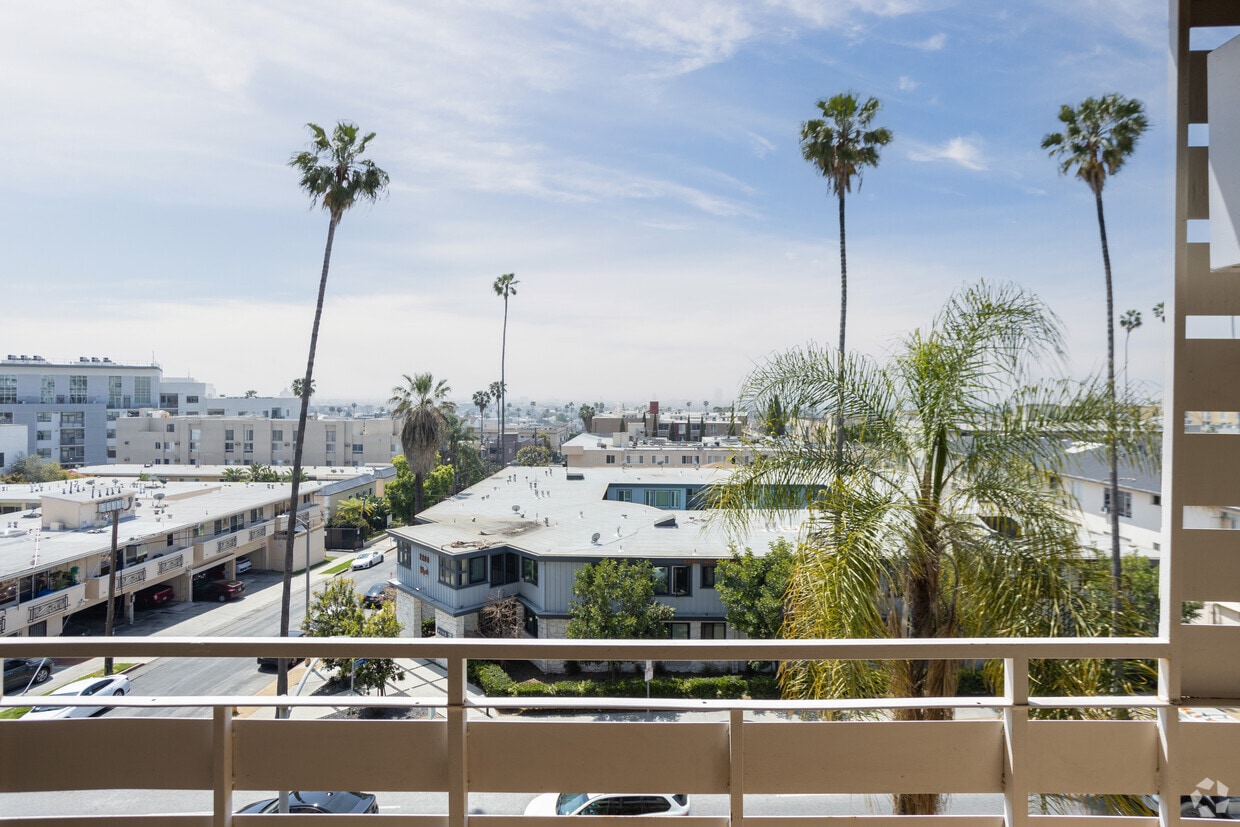 Floor Plan - Furnished Studios